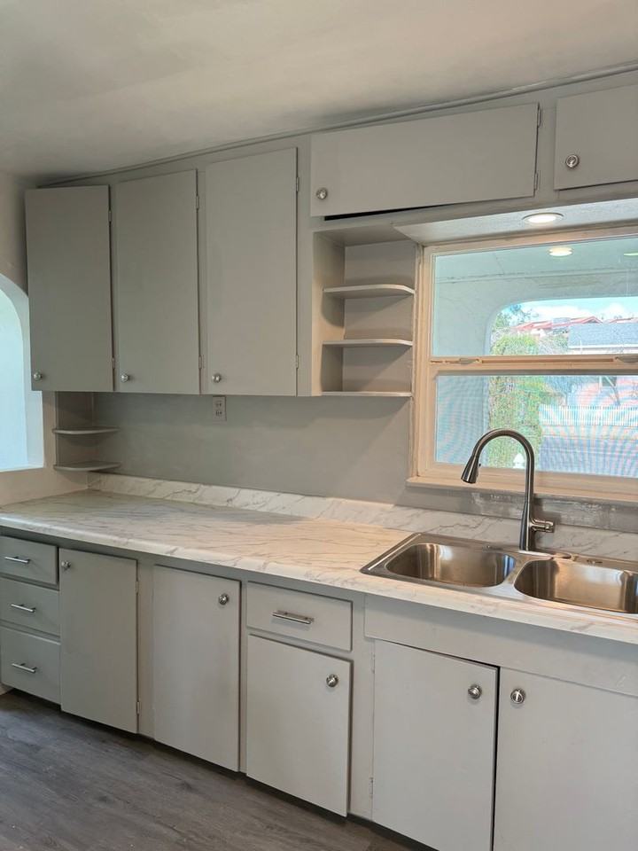 1745 Pine St - Photo 2 of 9