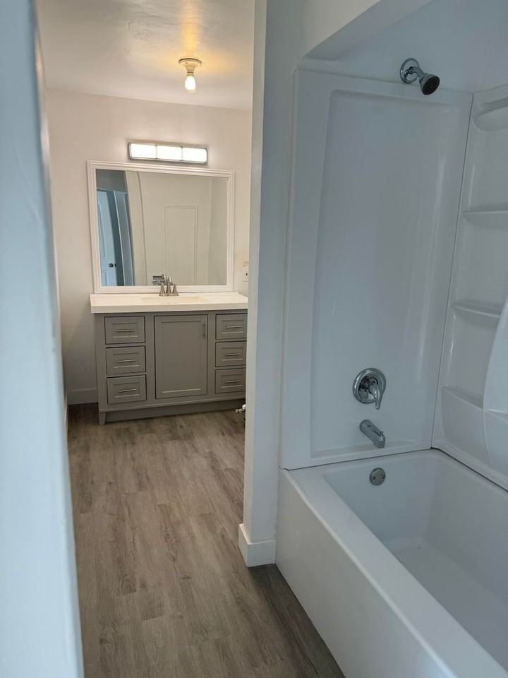 1745 Pine St - Photo 7 of 9