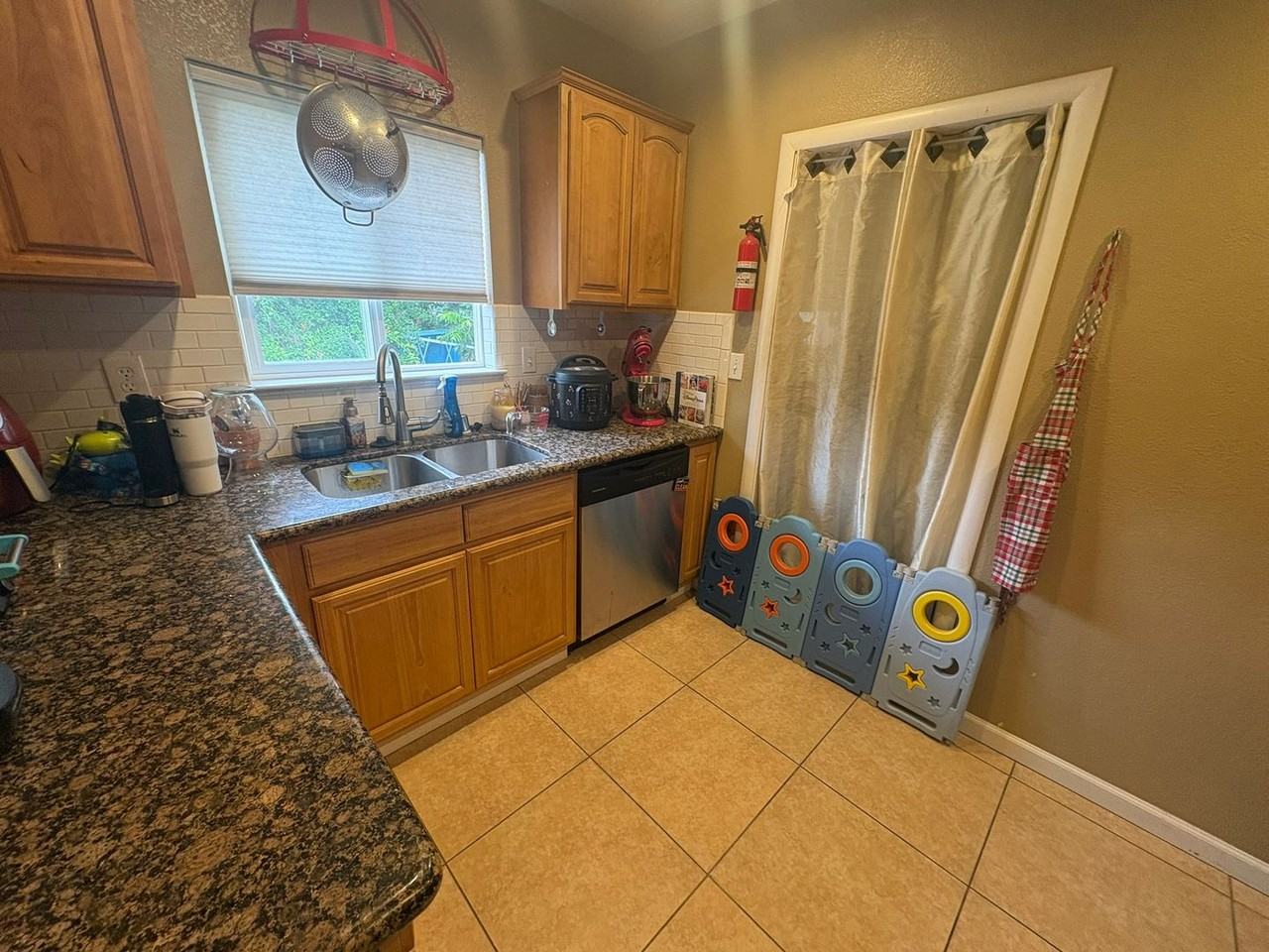 4416 12th Ave - Photo 4 of 17