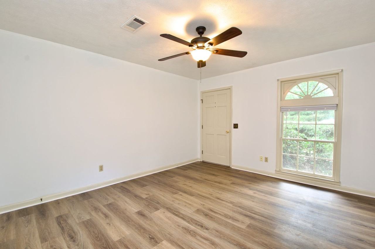 1109 Drew Ln - Photo 2 of 22