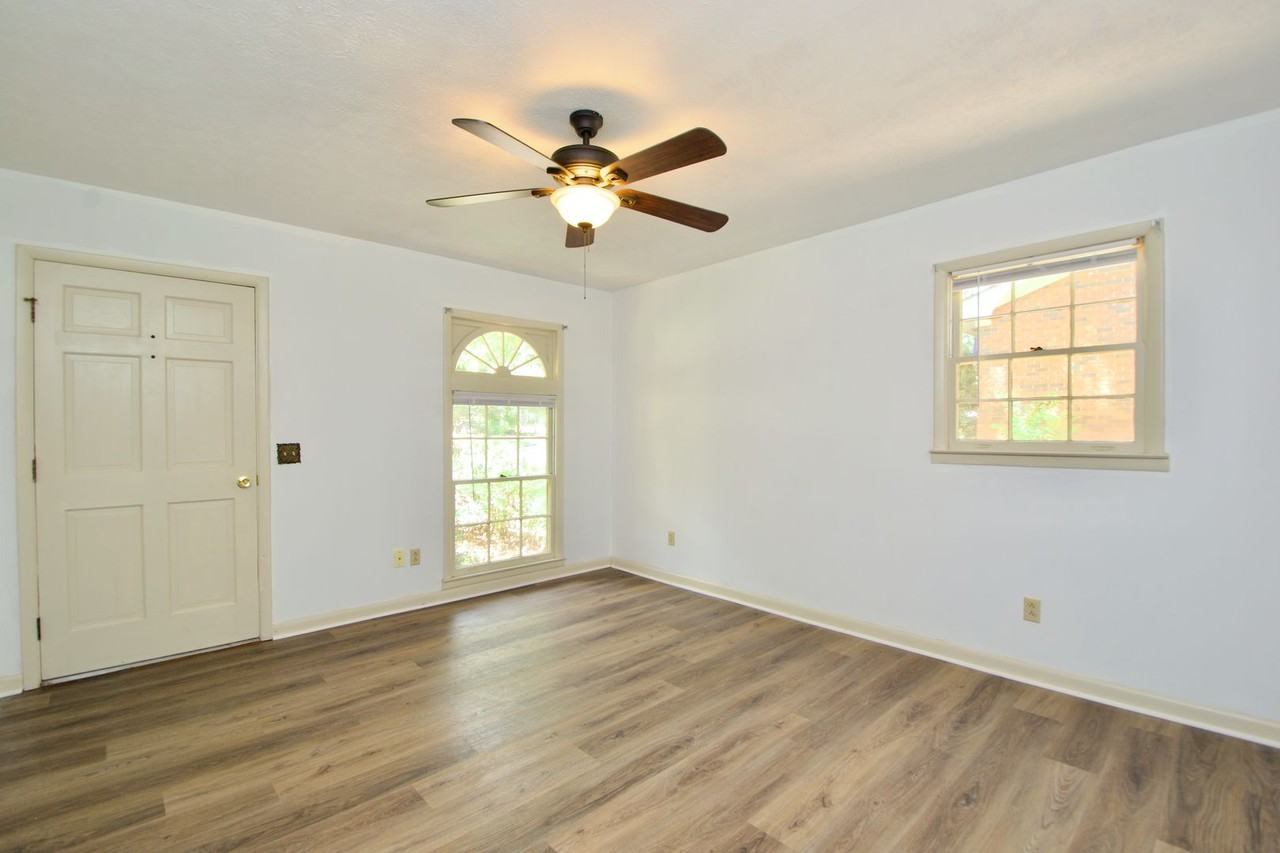 1109 Drew Ln - Photo 3 of 22