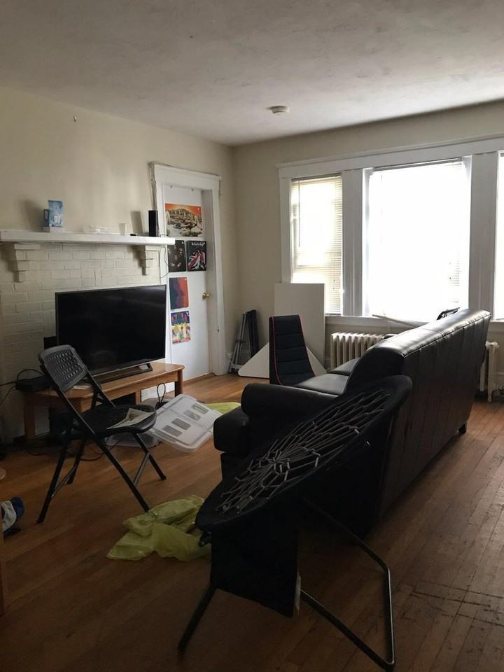266 Foster St - Photo 4 of 7