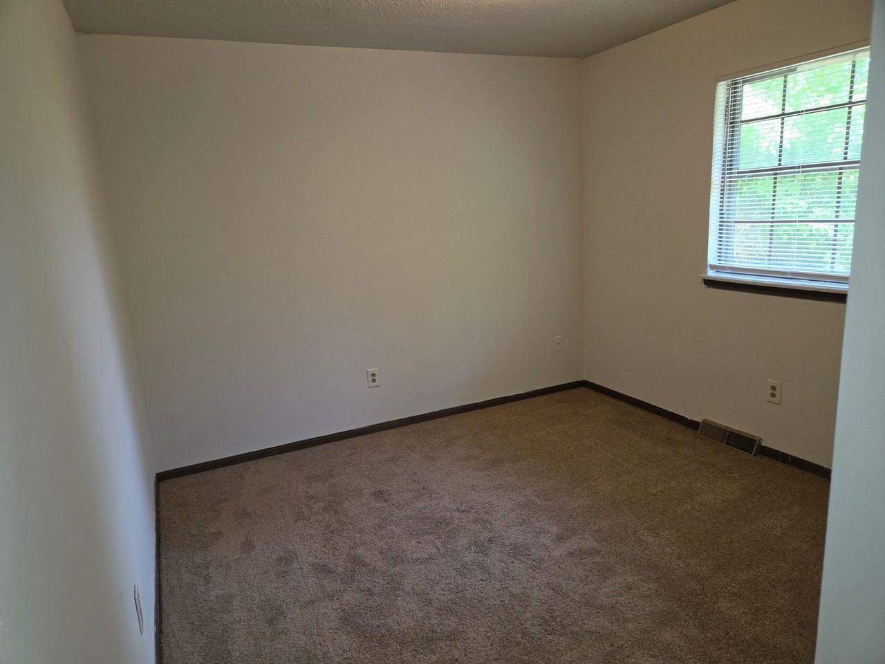 2009 Juniper Dr - Photo 7 of 16