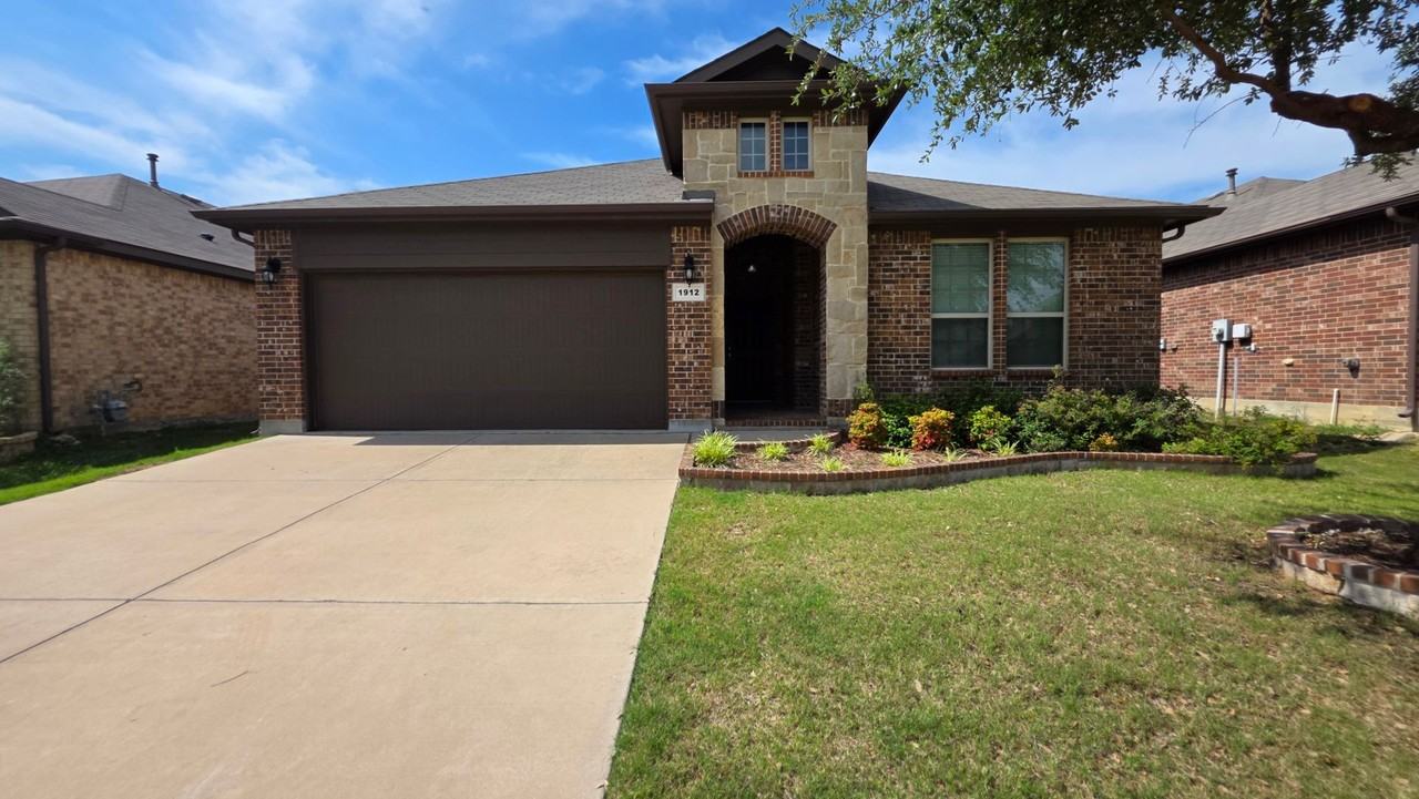 1912 Potrillo Ln