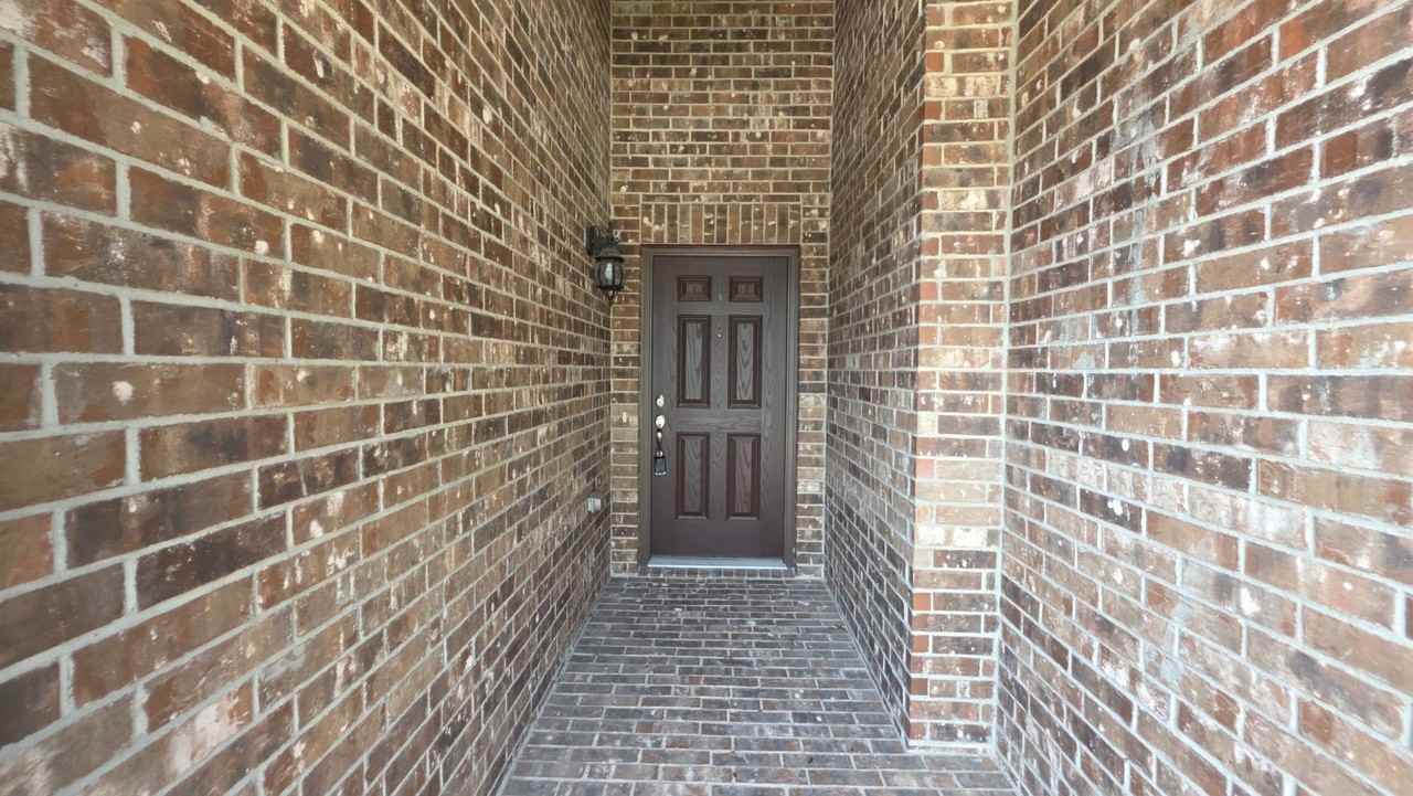 1912 Potrillo Ln - Photo 3 of 32