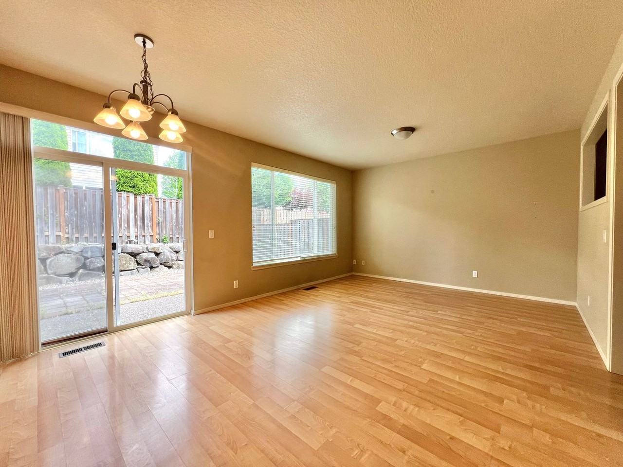 1048 Se Tamora Ave - Photo 2 of 21