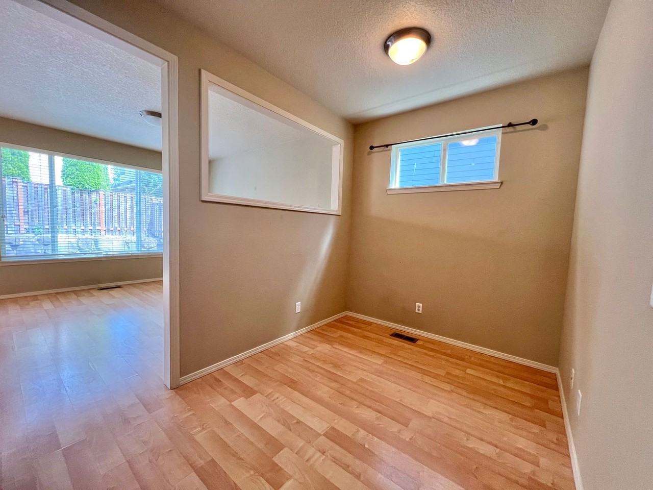 1048 Se Tamora Ave - Photo 6 of 21
