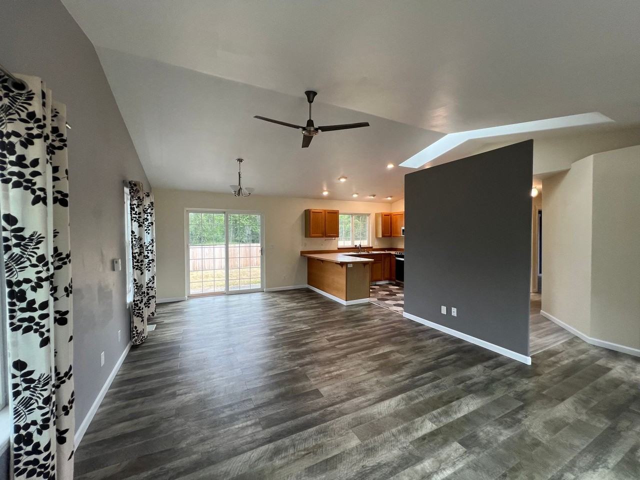 1360 Roma Rd - Photo 4 of 49