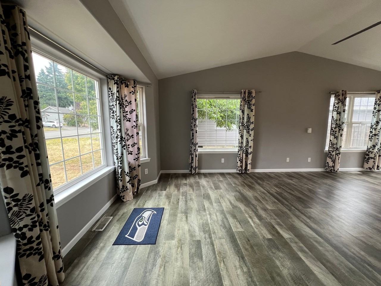 1360 Roma Rd - Photo 5 of 49