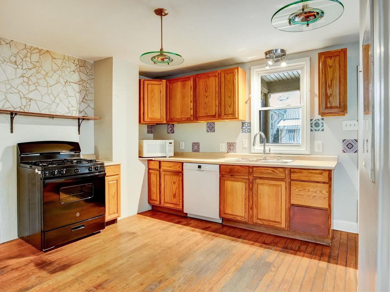 625 5th Ave - Photo 3 of 15