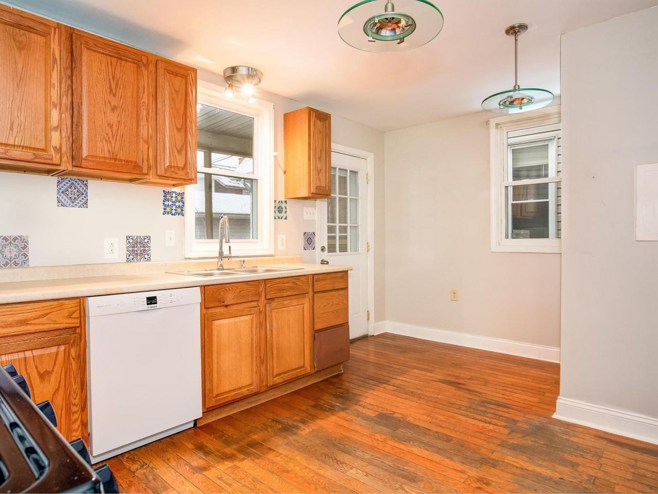 625 5th Ave - Photo 4 of 15