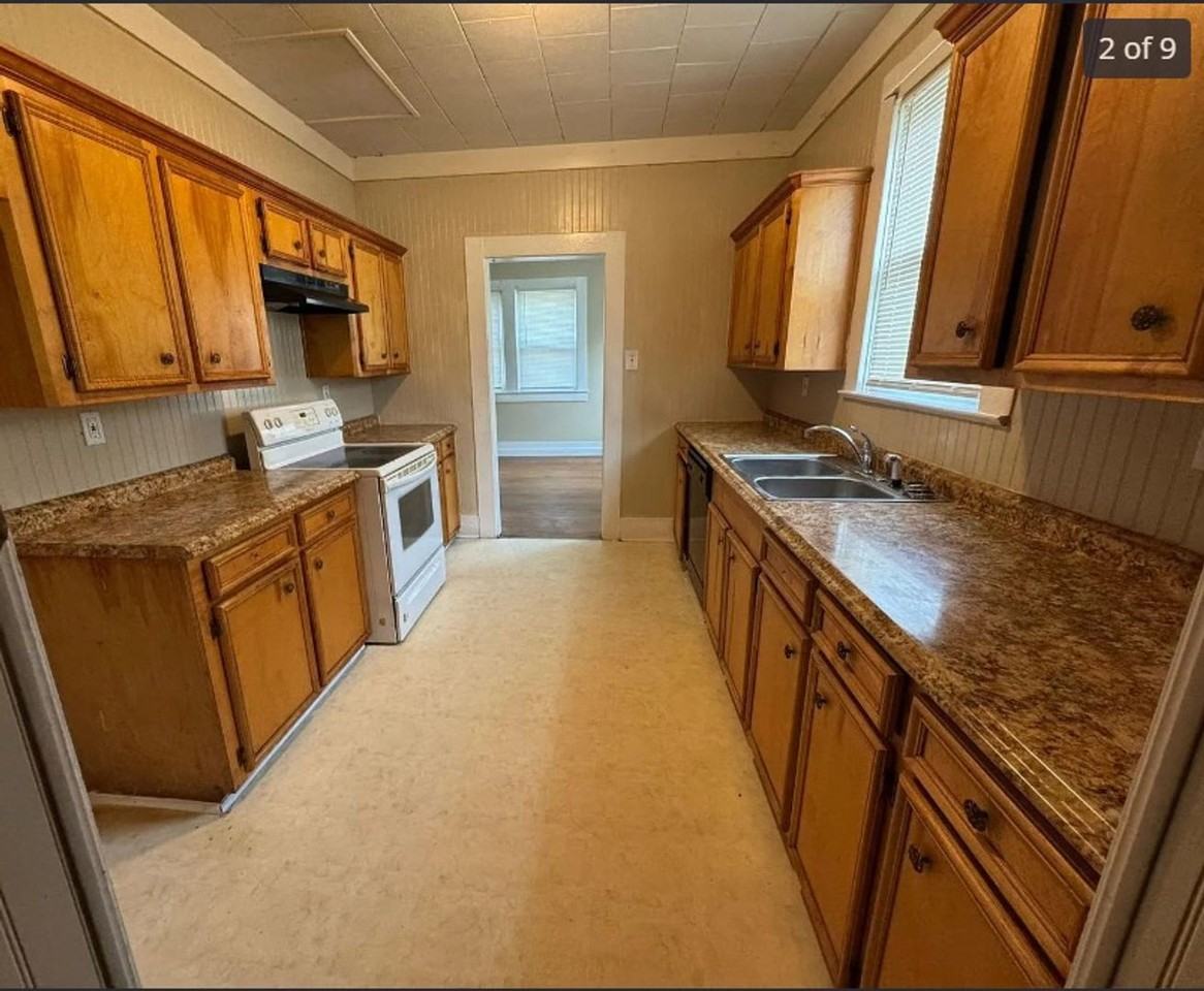 4325 Woodlawn St - Photo 2 of 9