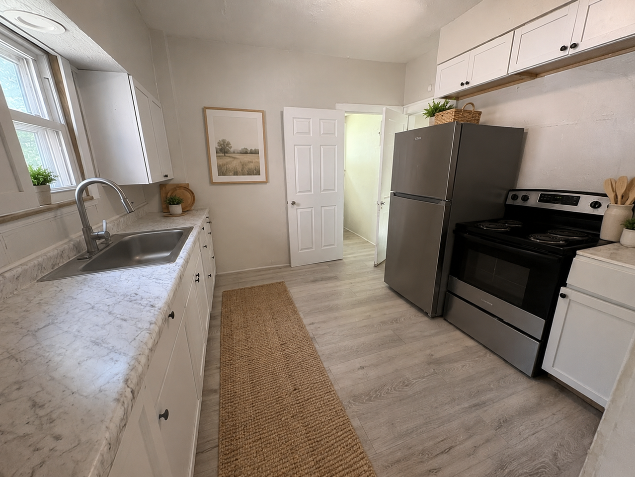 637 Storer Ave - Photo 5 of 16