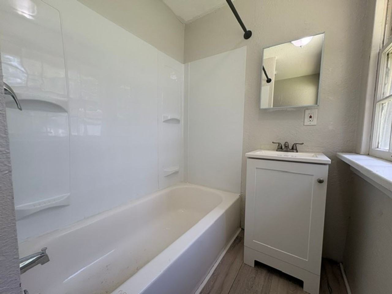 637 Storer Ave - Photo 6 of 16