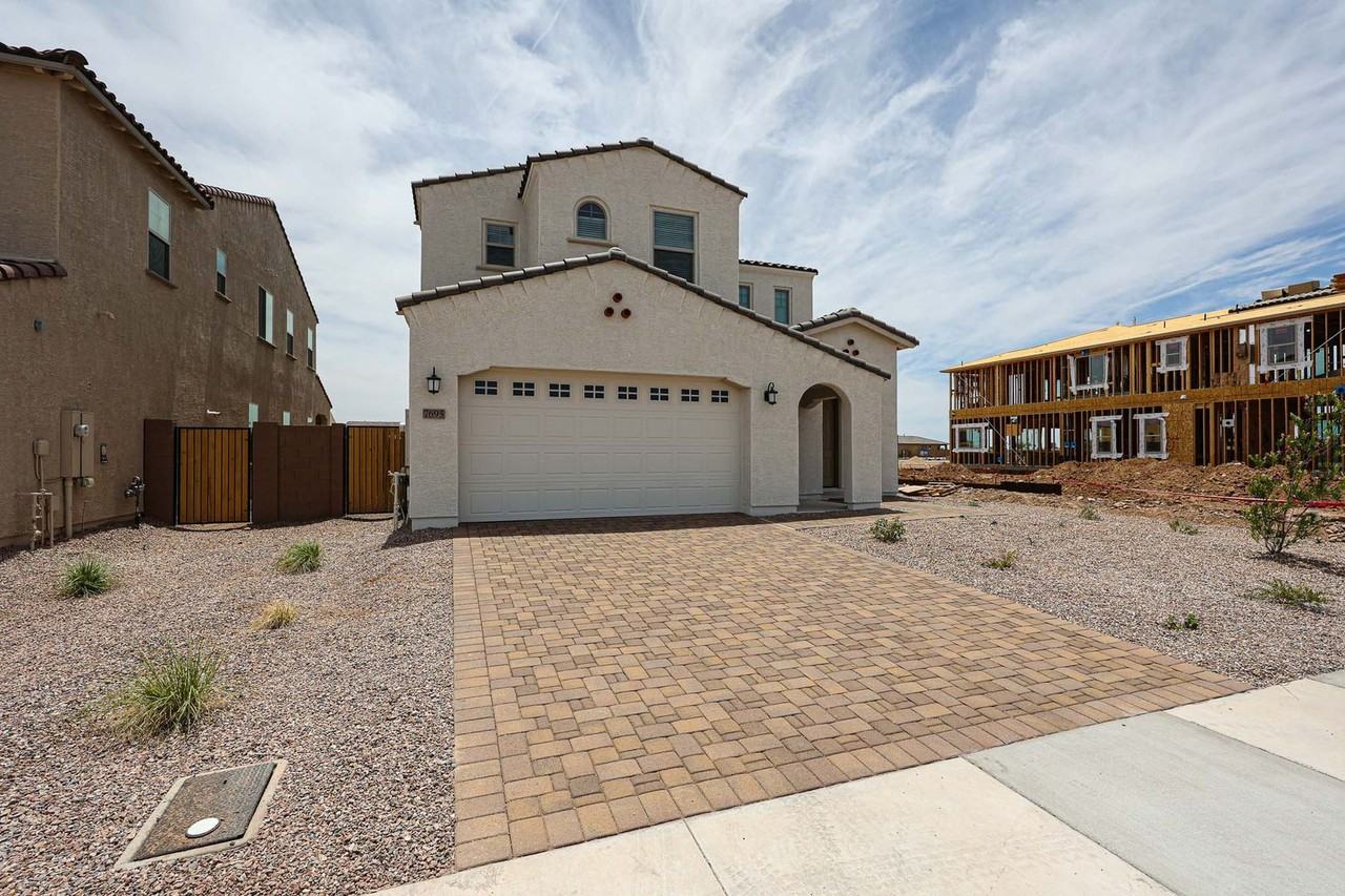 7695 W Smoketree Dr - Photo 3 of 49