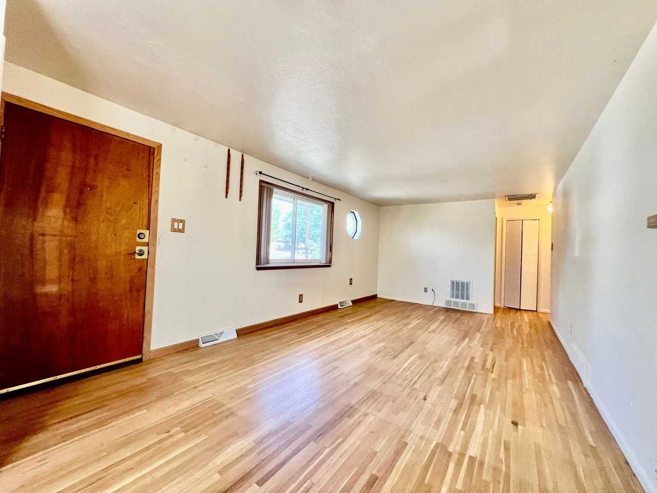 5416 Cody St - Photo 3 of 10