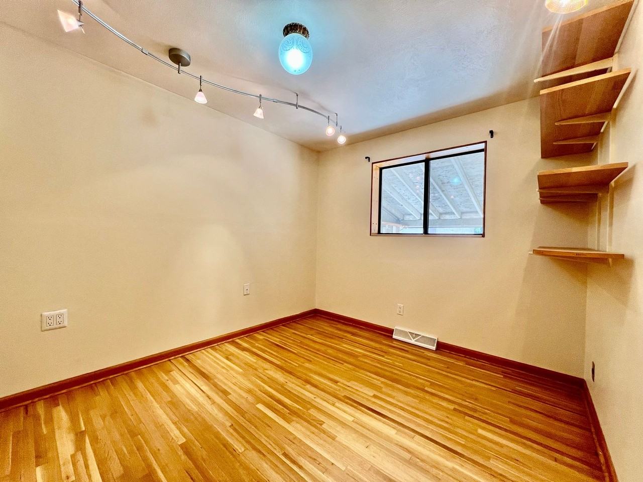 5416 Cody St - Photo 7 of 10
