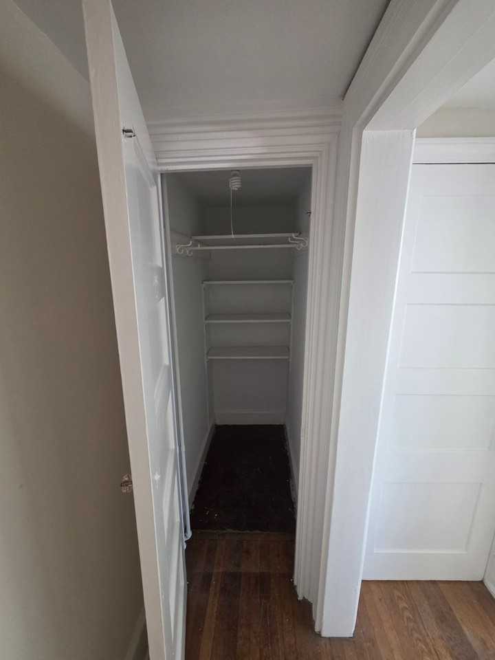 1858 Guernsey Ave - Photo 5 of 42