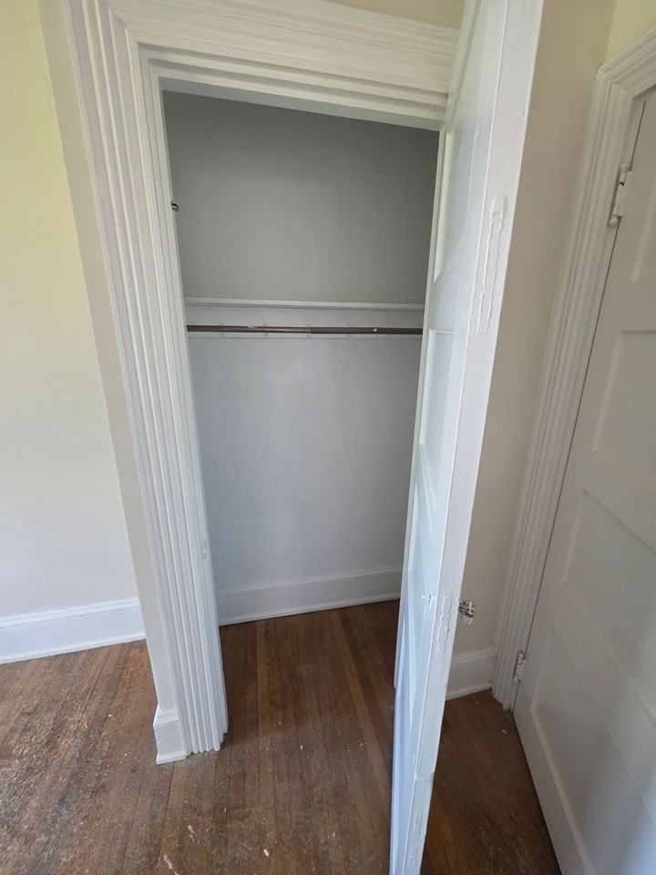 1858 Guernsey Ave - Photo 6 of 42