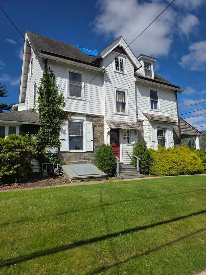 1858 Guernsey Ave - Photo 2 of 39
