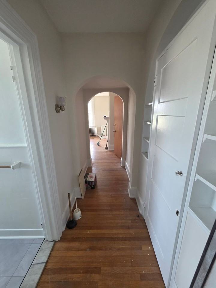 1858 Guernsey Ave - Photo 4 of 39