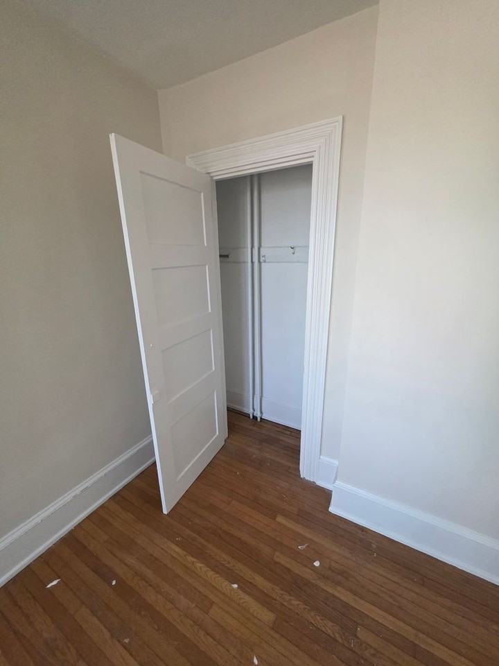 1858 Guernsey Ave - Photo 6 of 39