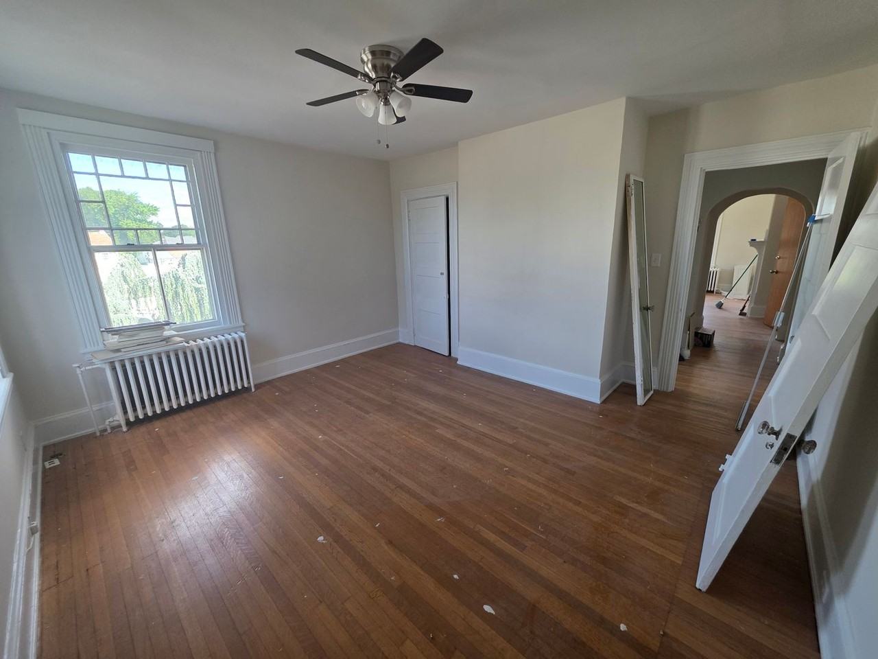 1858 Guernsey Ave - Photo 7 of 39