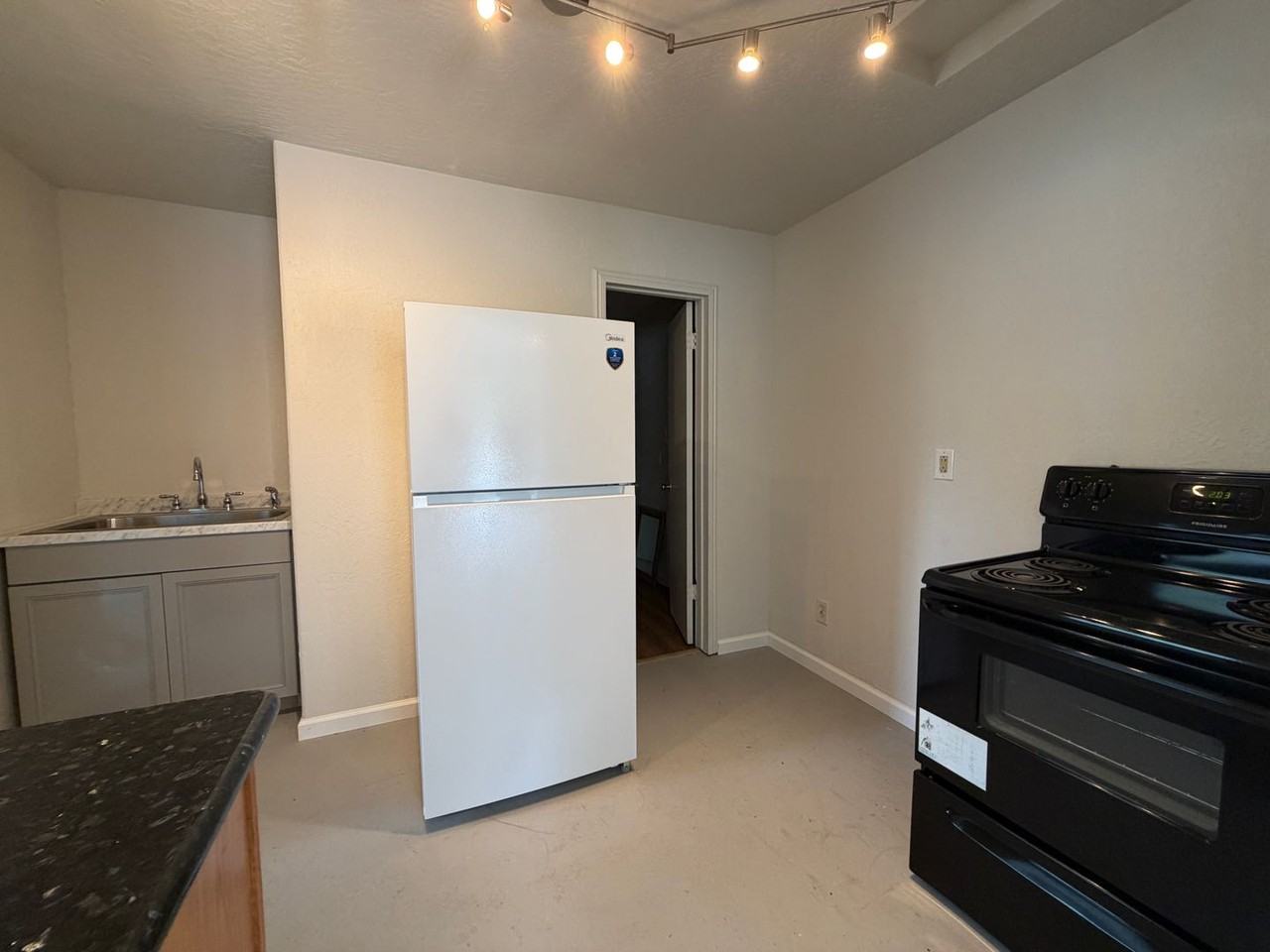 18515 Rawhide Rd - Photo 5 of 8