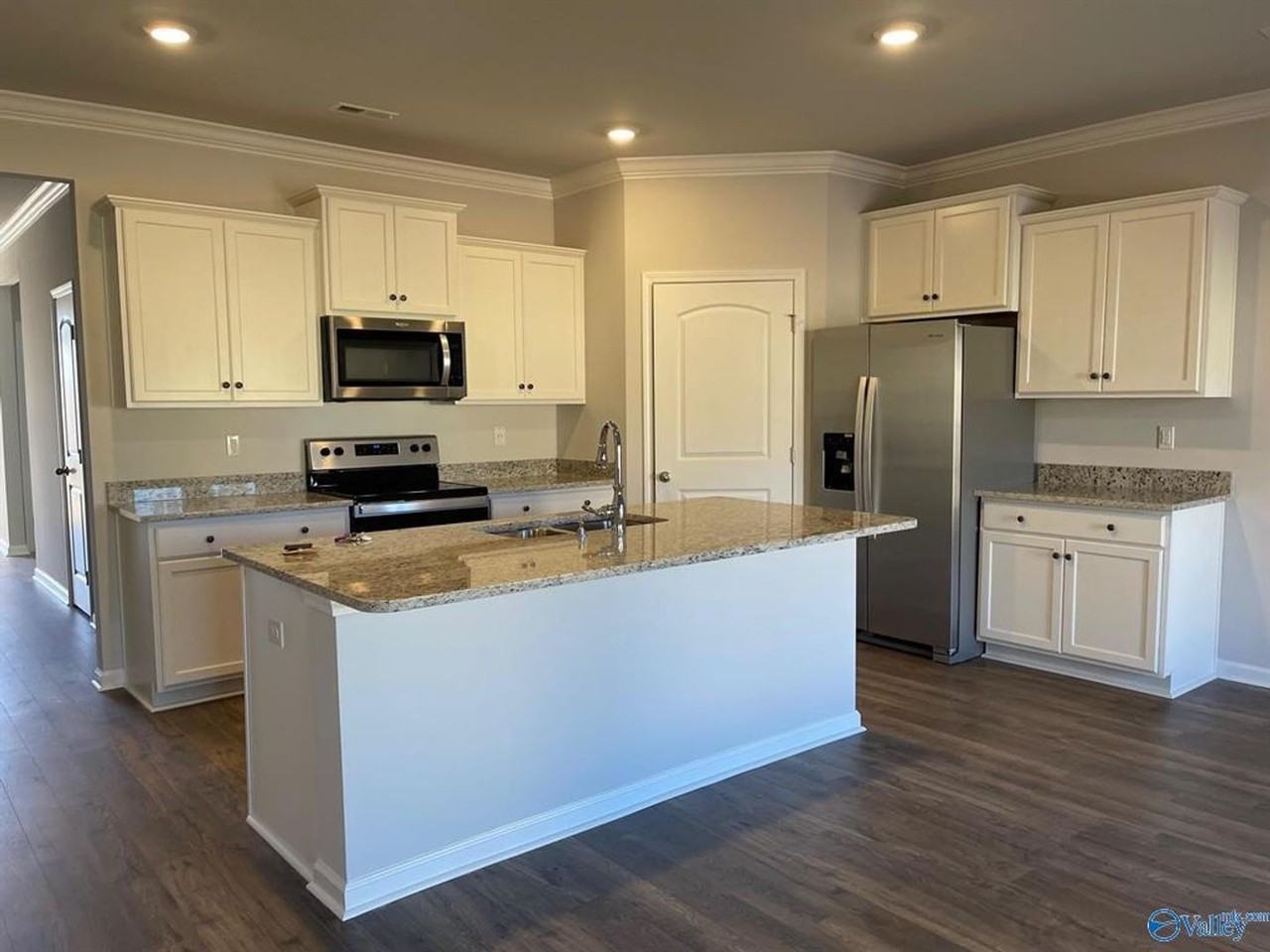 22067 Chancery Ln - Photo 6 of 15