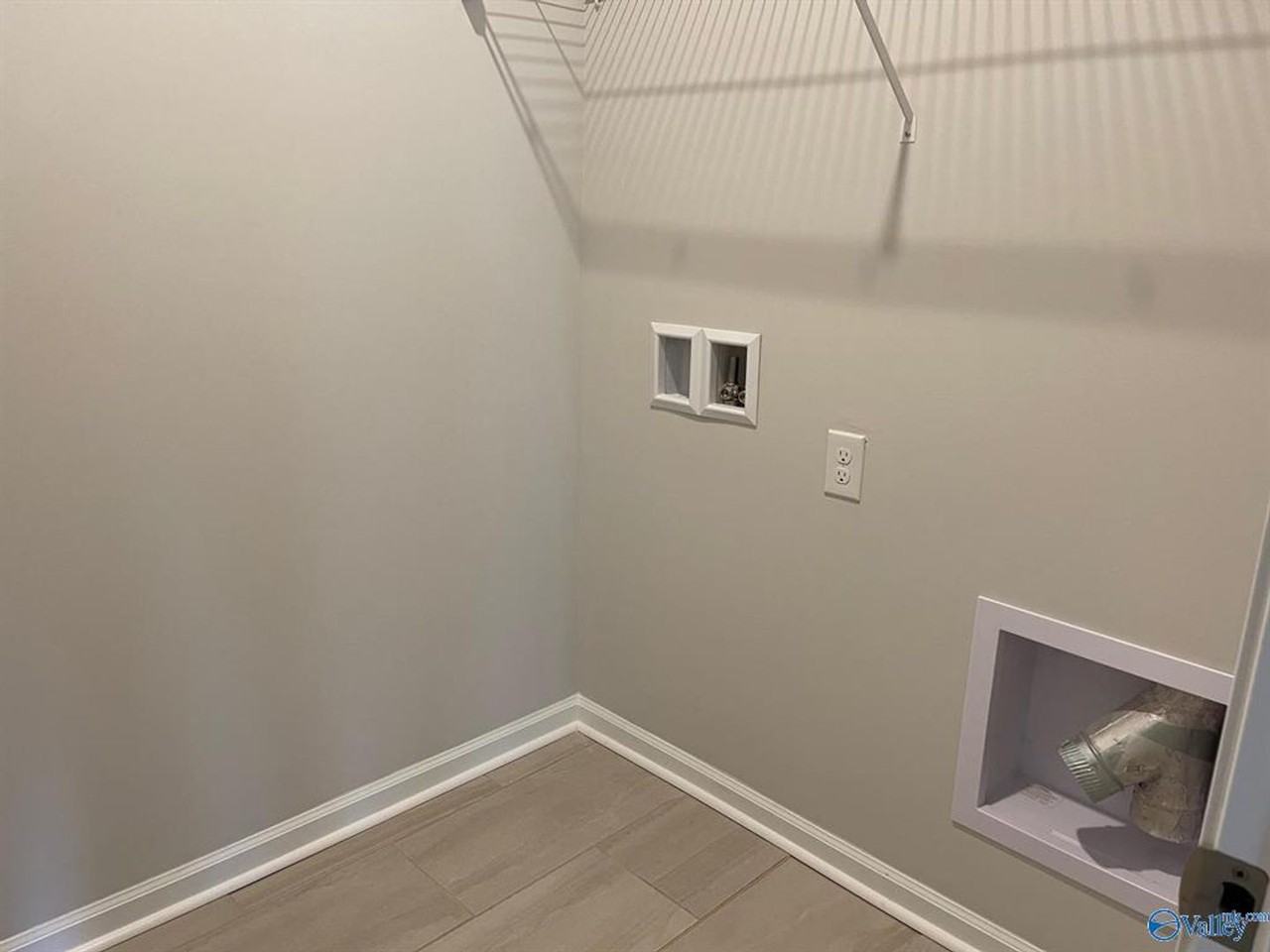 22067 Chancery Ln - Photo 7 of 15