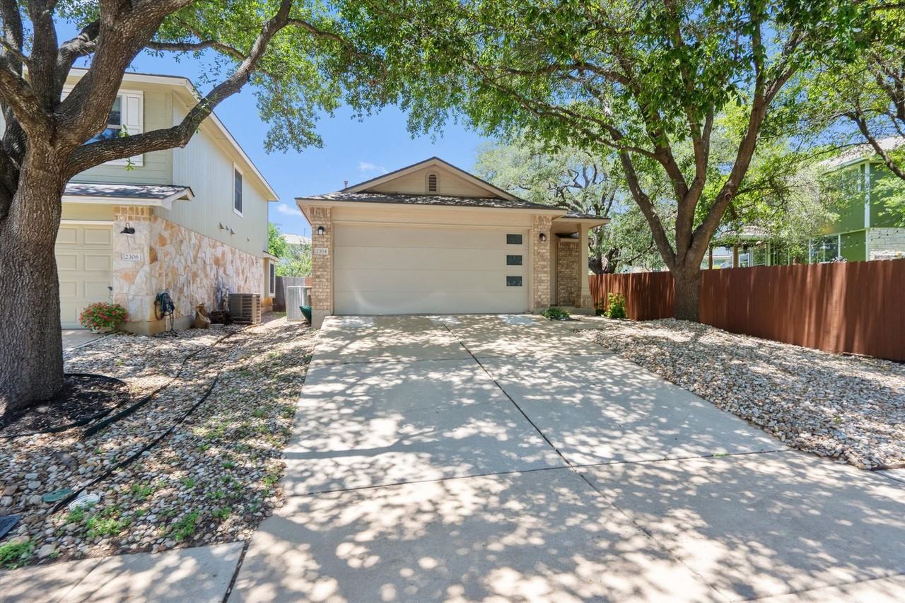 2304 Jesse Owens Dr - Photo 2 of 33