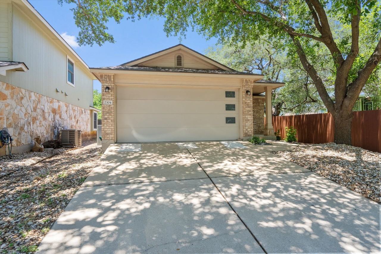 2304 Jesse Owens Dr - Photo 3 of 33
