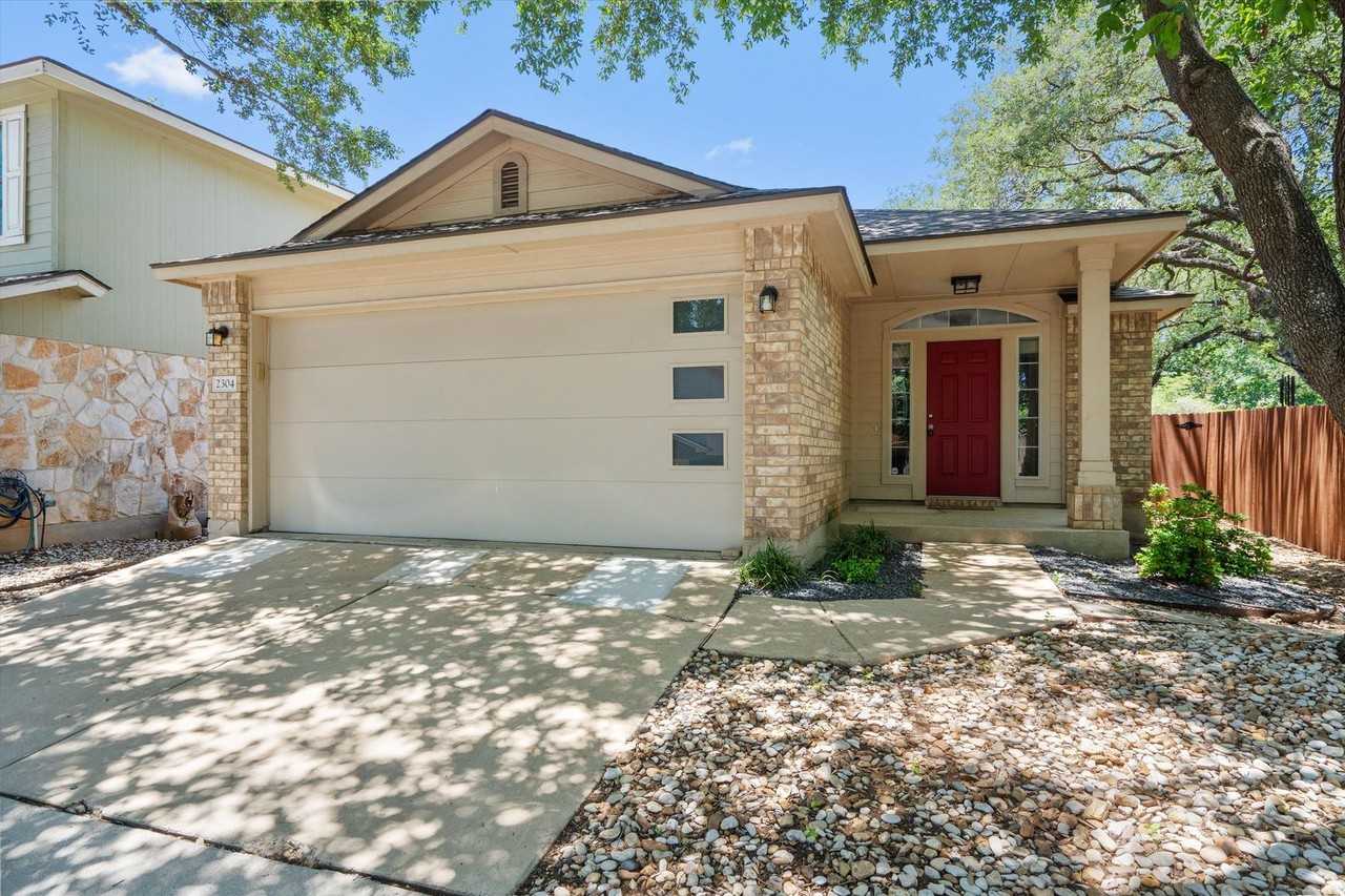 2304 Jesse Owens Dr - Photo 4 of 33