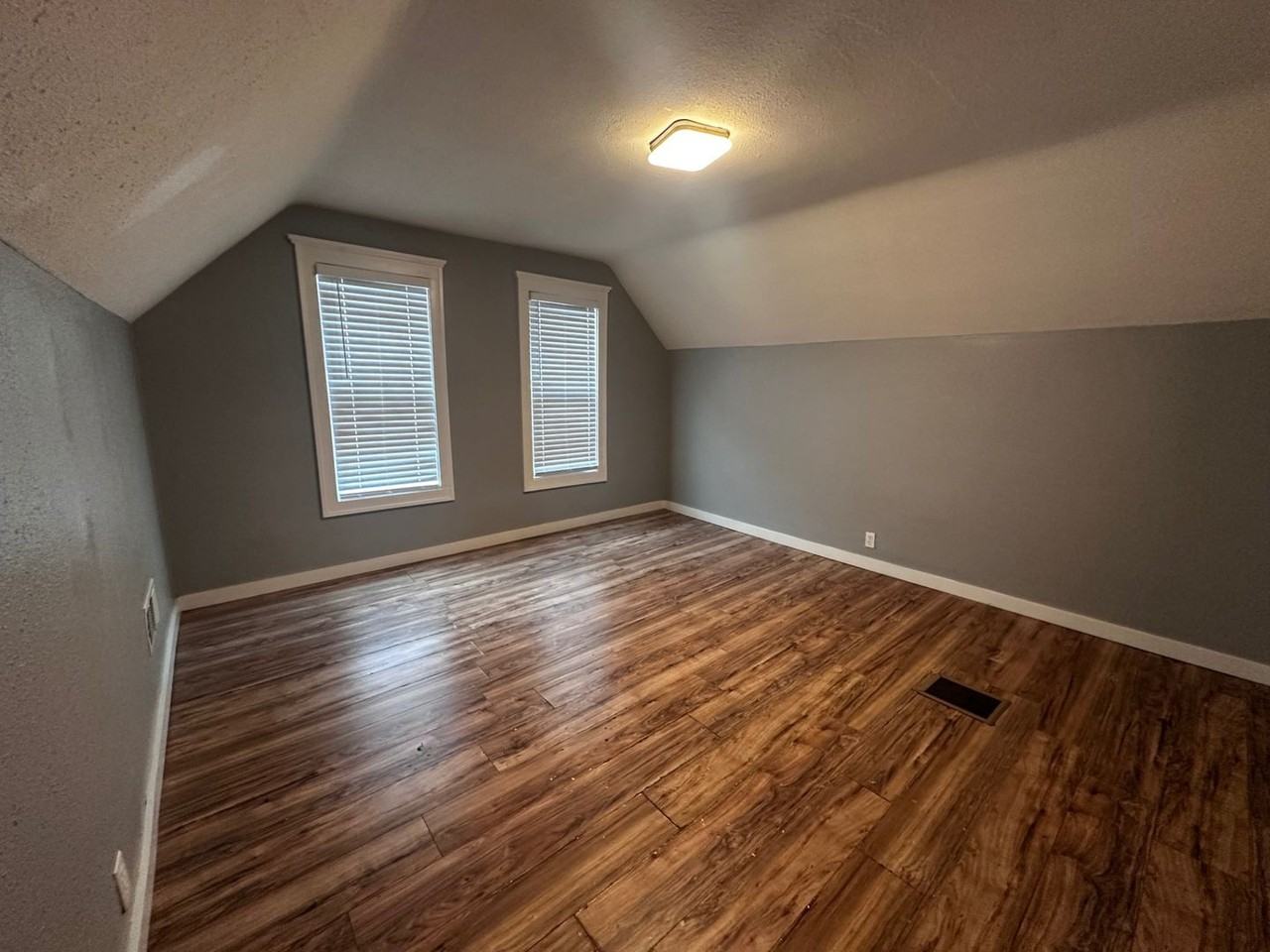 3058 N 29th St - Photo 4 of 9