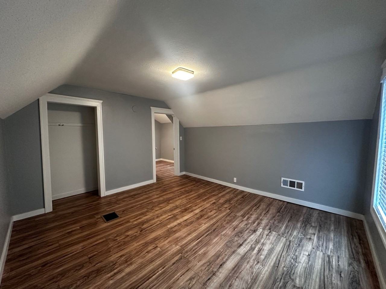 3058 N 29th St - Photo 5 of 9