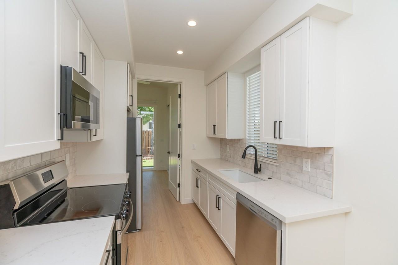 713 Oak Burl Ln - Photo 3 of 17