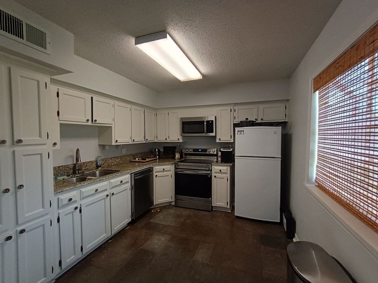 2452 Brightside Dr - Photo 2 of 9