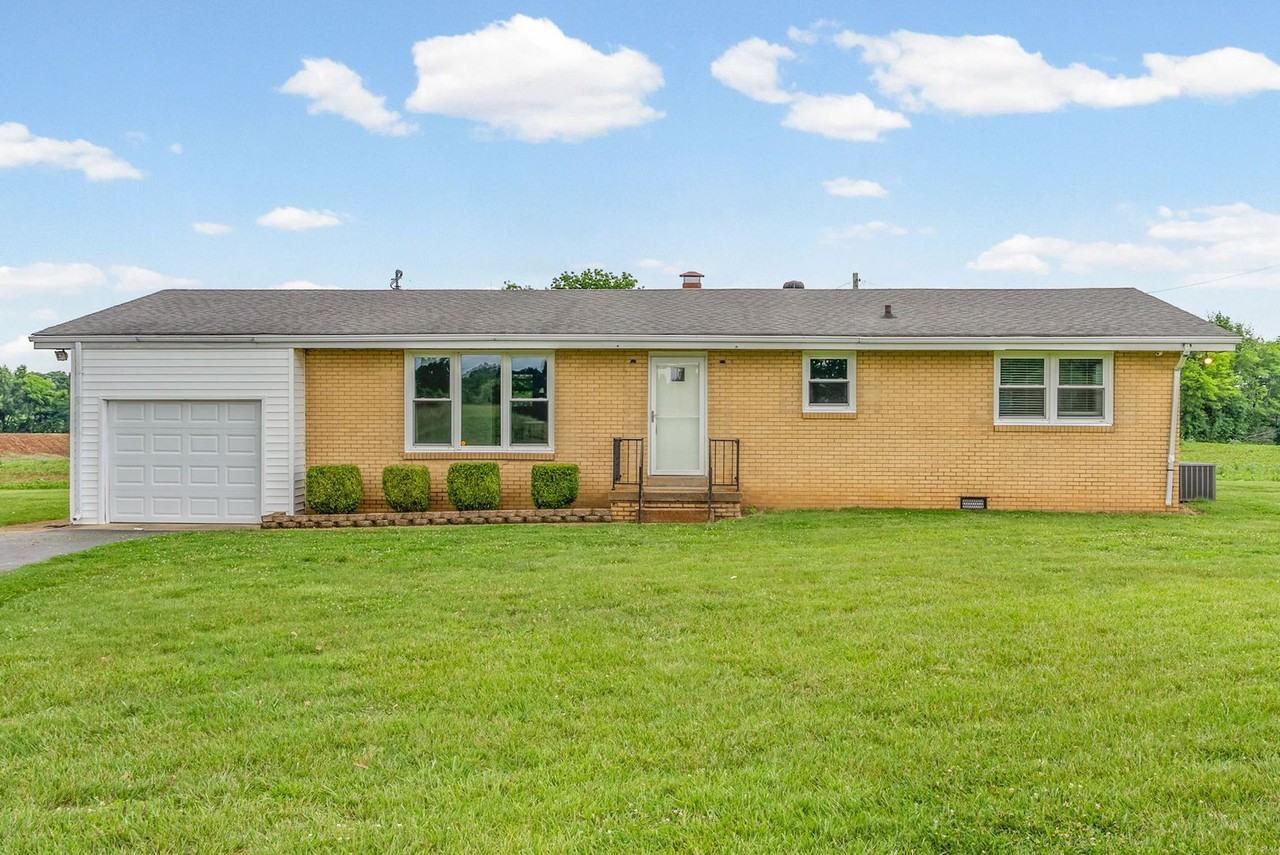 3561 Pickering Rd - Photo 3 of 34