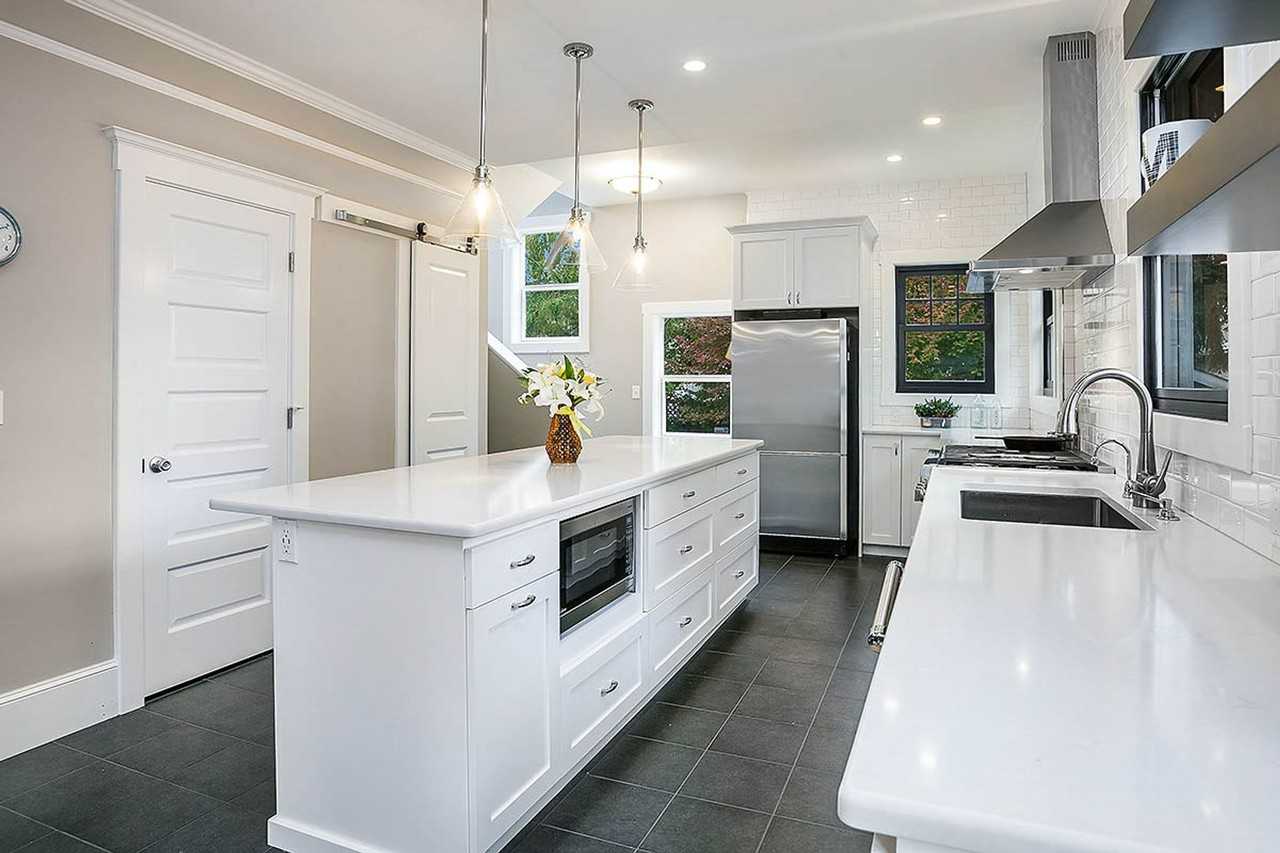 128 Ne 58th St - Photo 3 of 25