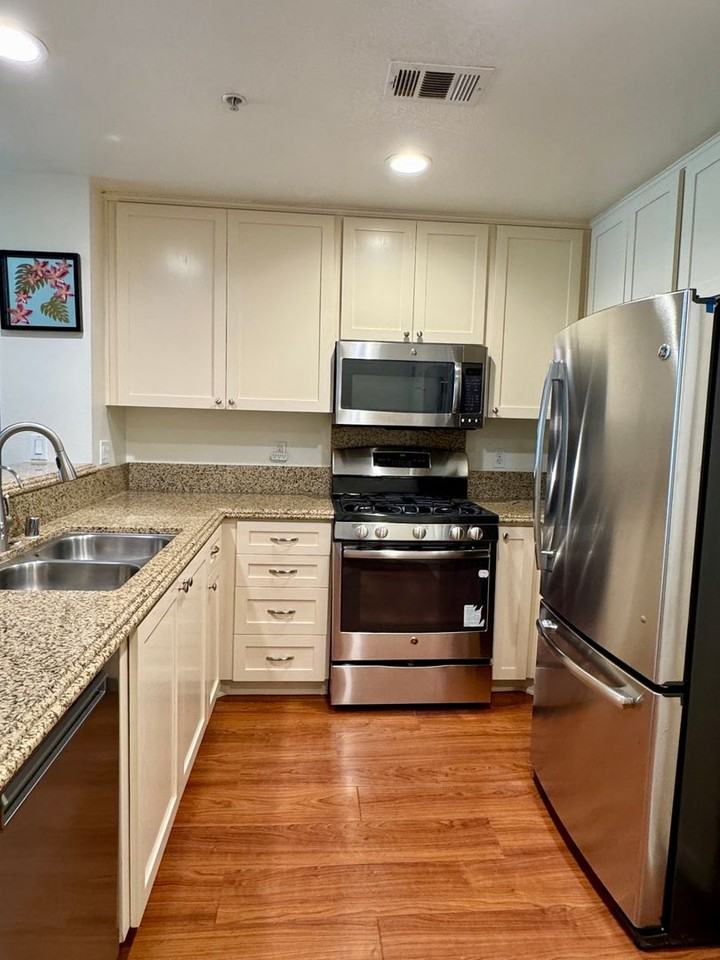 160 S Hudson Ave - Photo 5 of 18