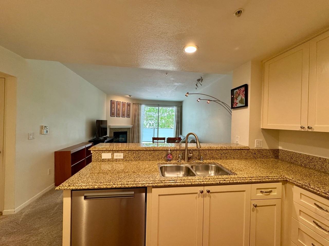 160 S Hudson Ave - Photo 6 of 18