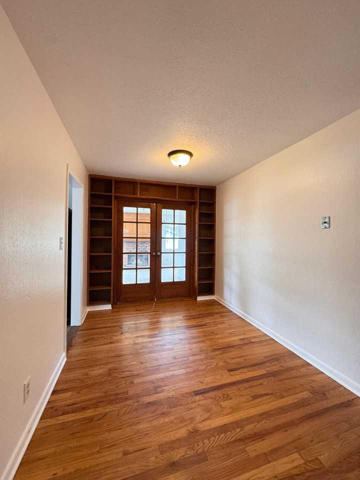 609 Duke Ln - Photo 2 of 18