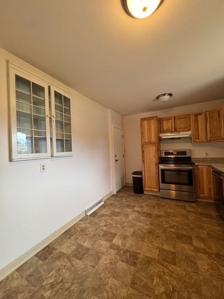 609 Duke Ln - Photo 4 of 18