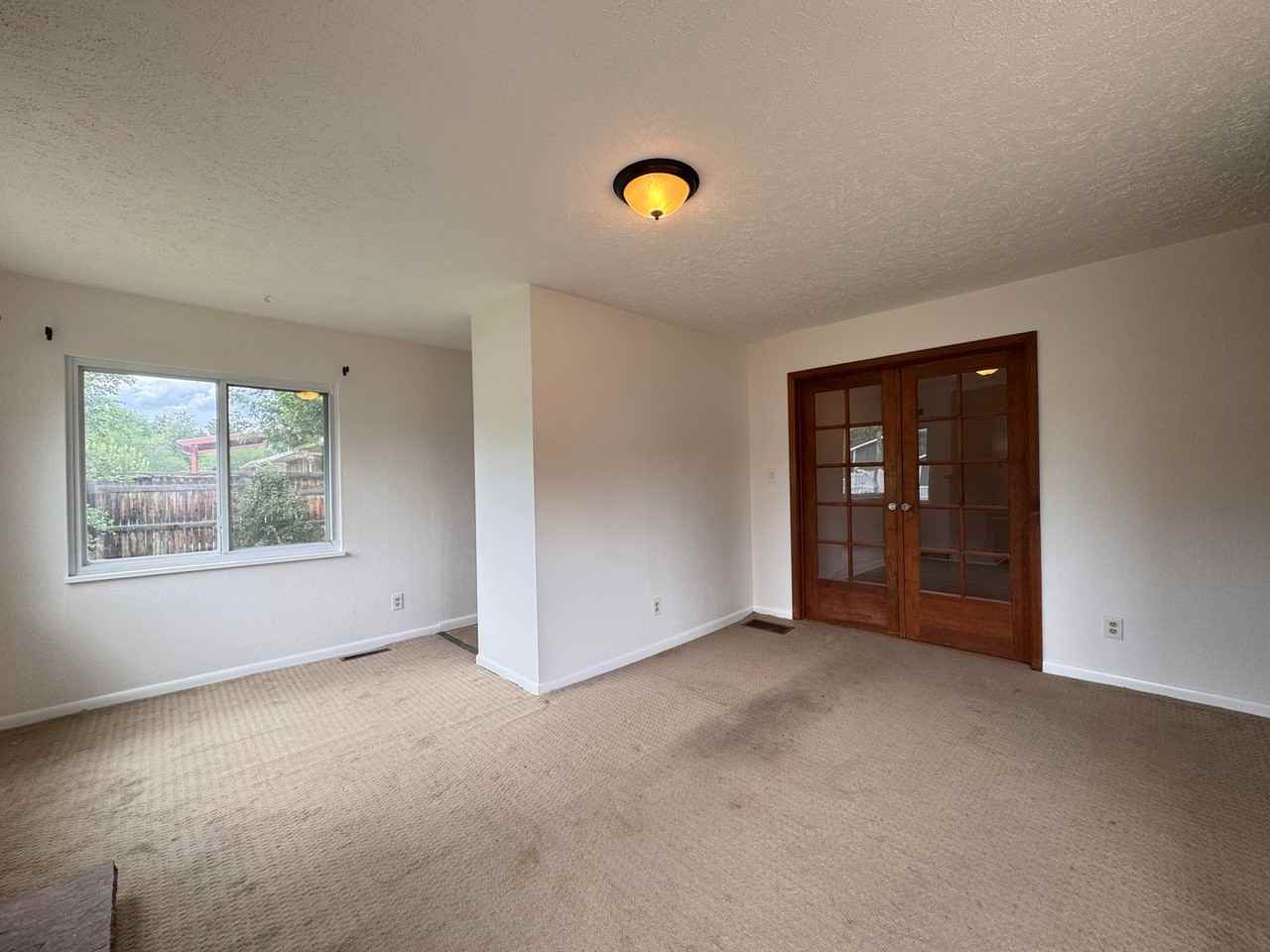 609 Duke Ln - Photo 5 of 18