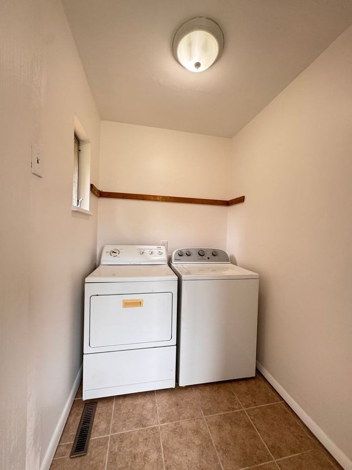 609 Duke Ln - Photo 6 of 18