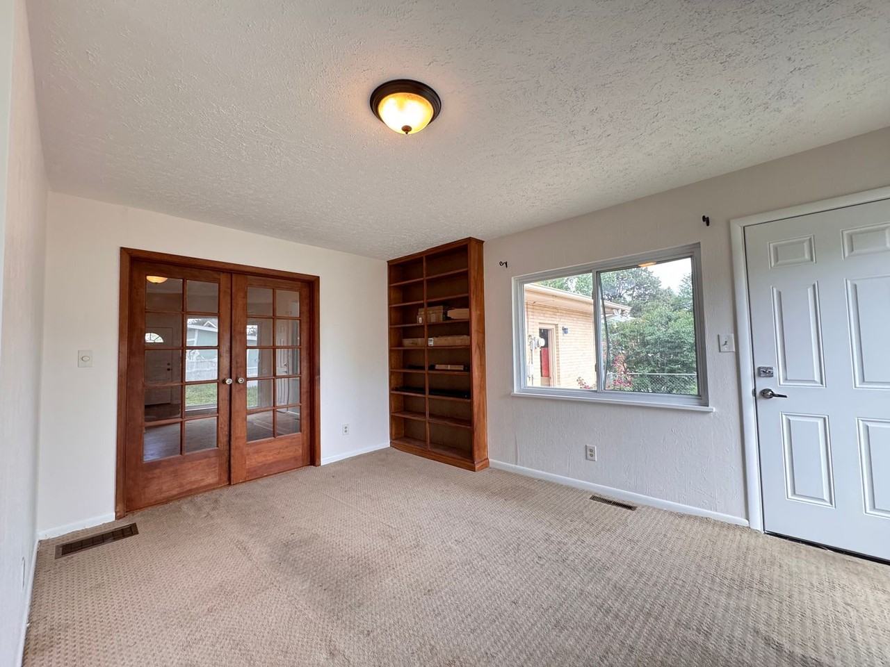 609 Duke Ln - Photo 7 of 18