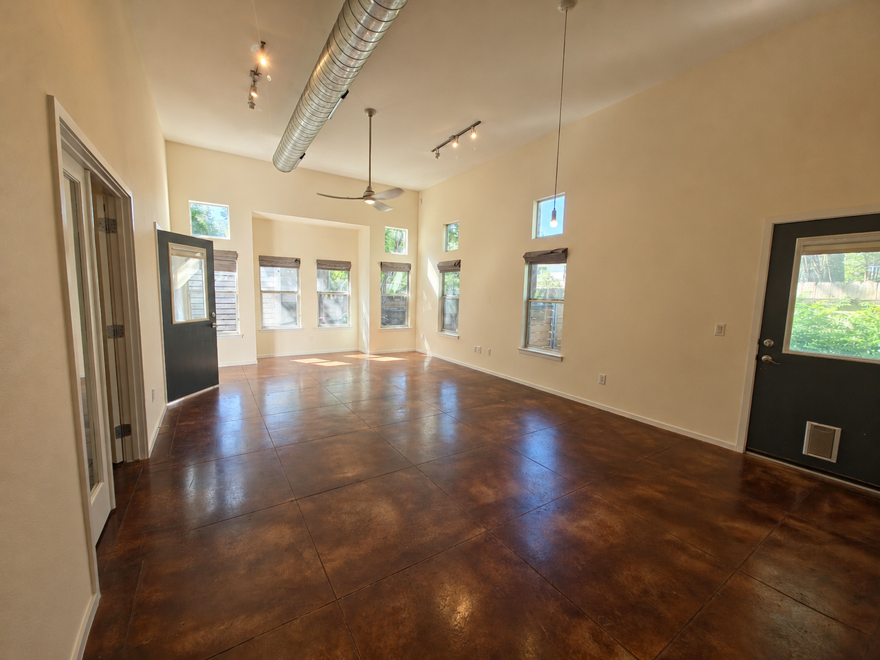 3806 Menchaca Rd - Photo 3 of 17