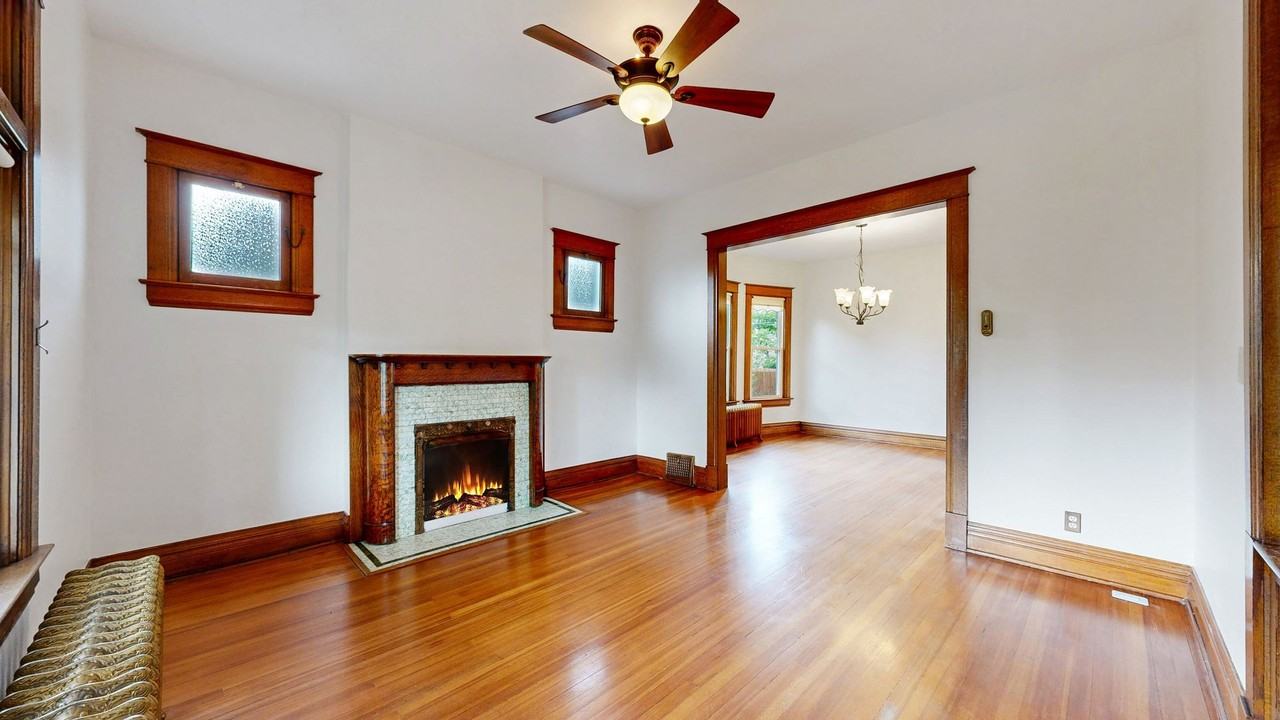 685 S Grant St - Photo 2 of 39