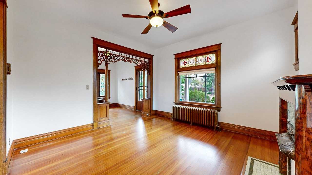 685 S Grant St - Photo 3 of 39