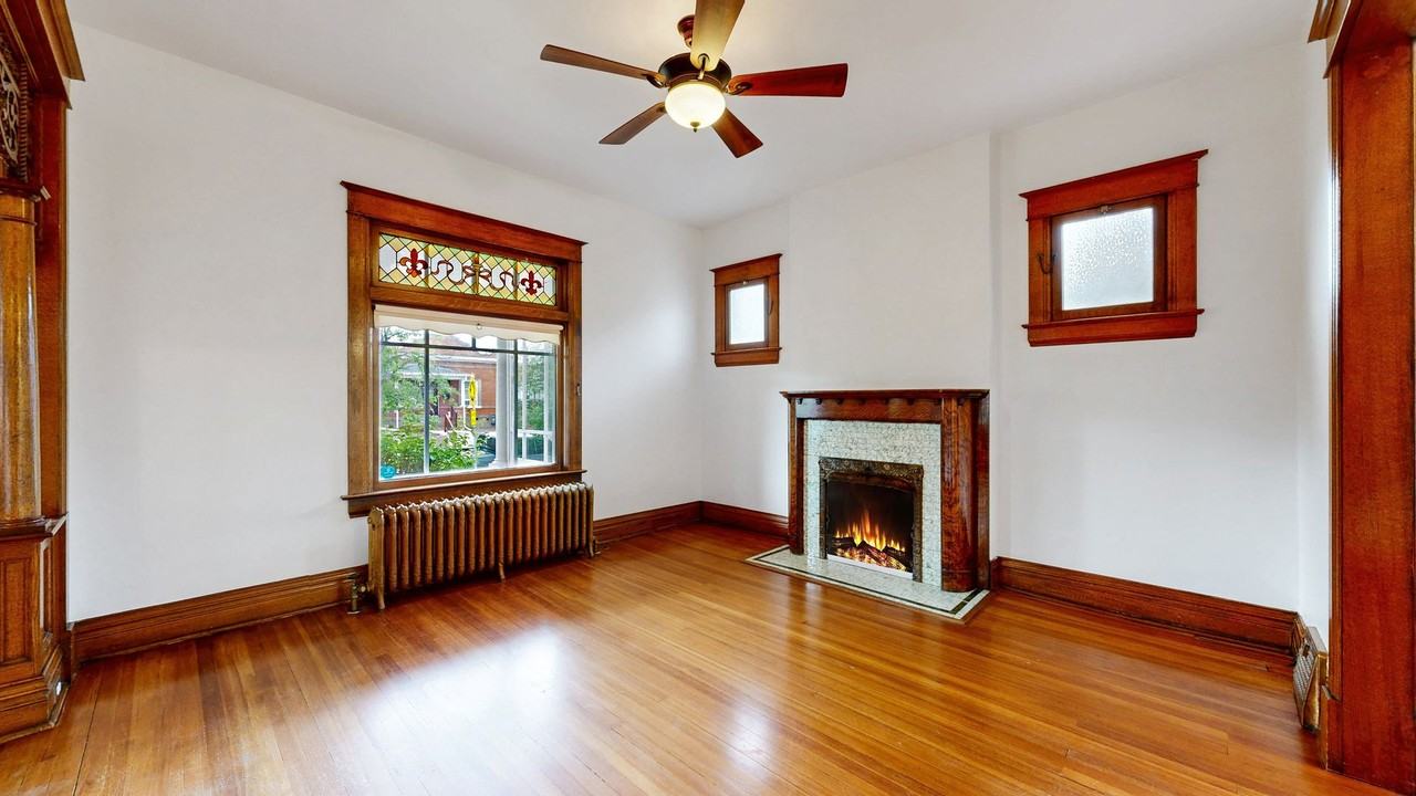685 S Grant St - Photo 4 of 39